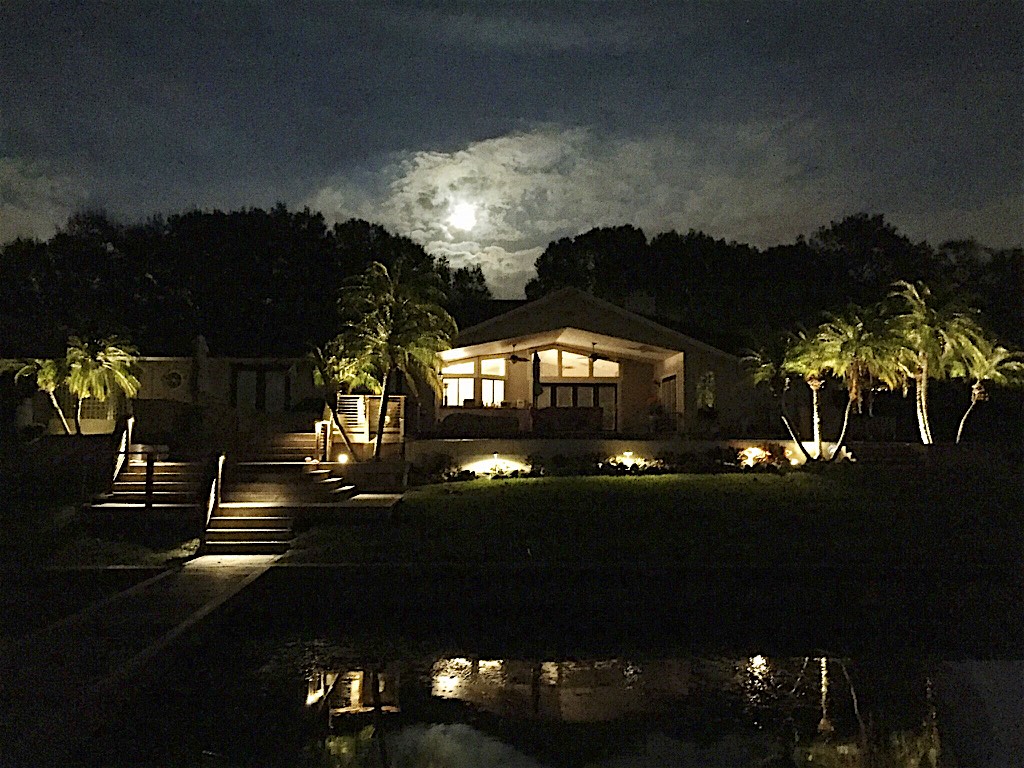Fusing South Florida's Architectural Elegance with Luminous Outdoor Lighting